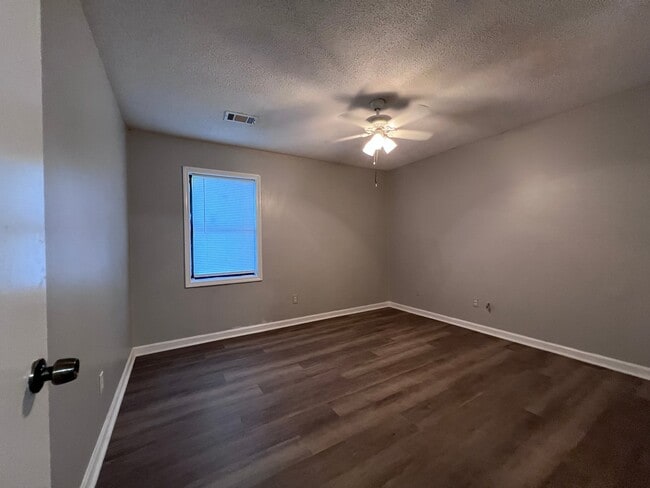 4009 Hawthorne Cir Unit 2