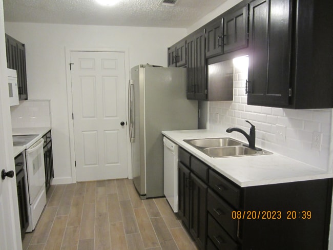 928 Meadowlark Dr