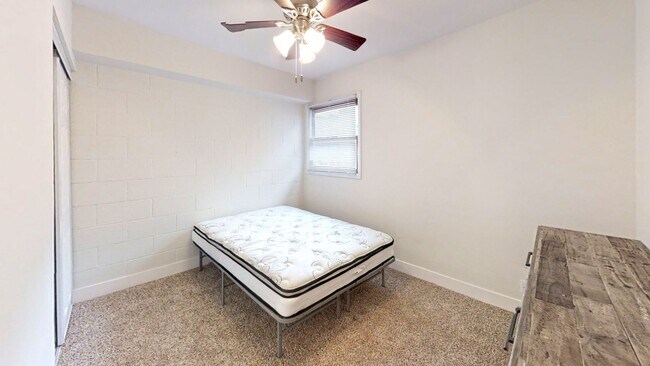 Photo - 209 E Clark