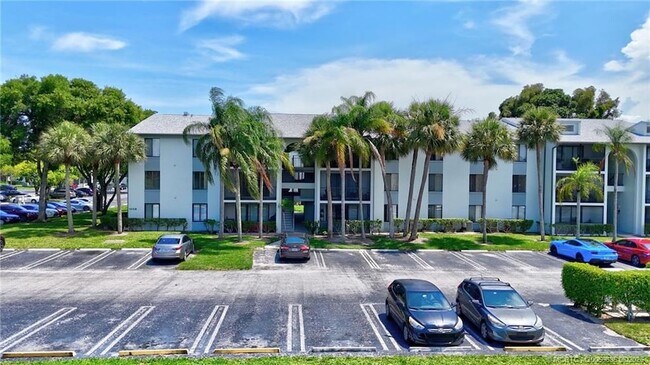 1008 Green Pine Blvd Unit 0012