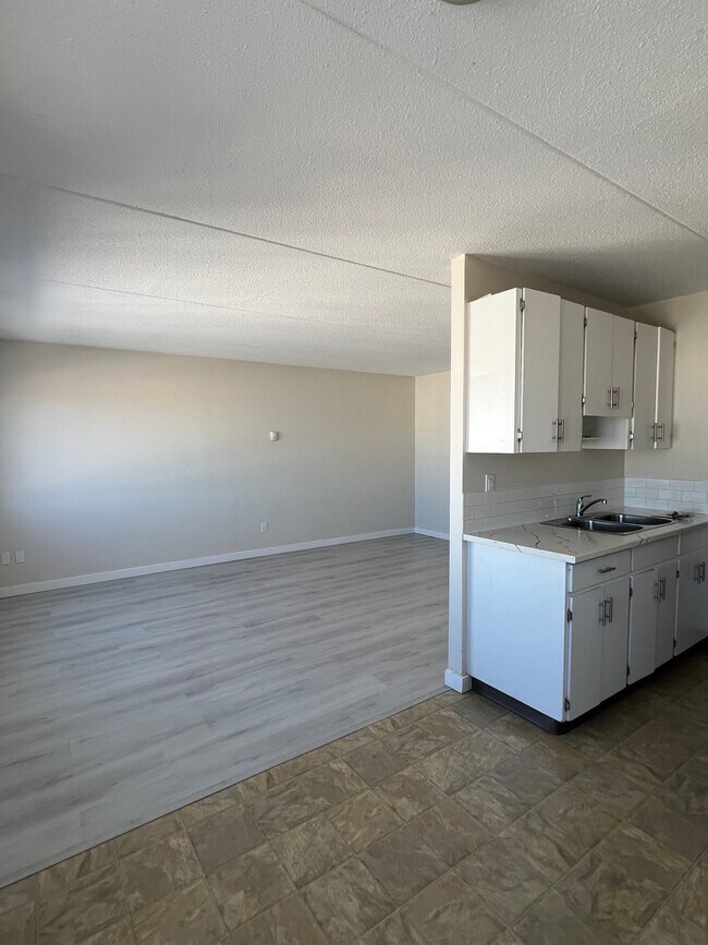 Photo - 16421 Stony Plain Rd Unit SR-504