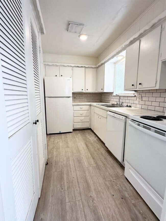 Photo - 1303 65th St