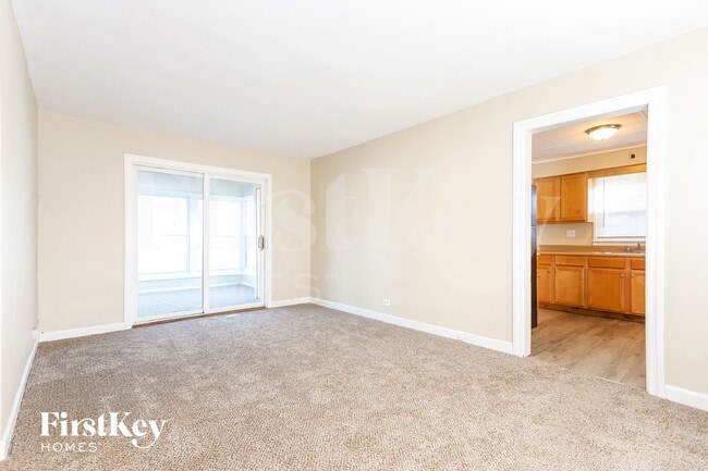 Photo - 721 N May St