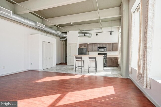 Building Photo - 511 N Broad St Unit 205