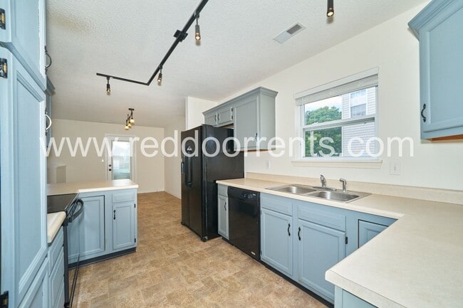 Photo - 127 Broadmoor Bend