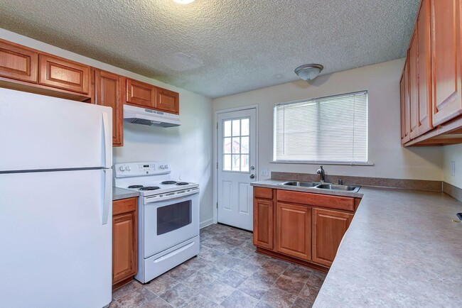 Photo - 15829 Manor Way Unit #2