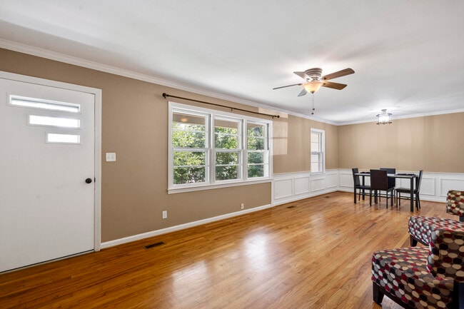 Photo - 3005 Pine Dr NE