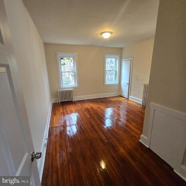 Photo - 4672 Stenton Ave