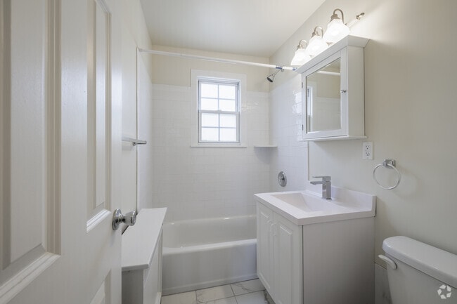 2BR, 1BA Duplex - Bathroom