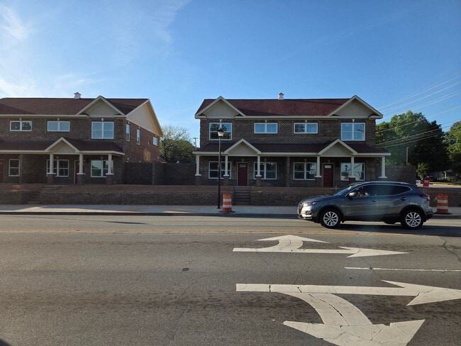 Building Photo - New Main Street Townhomes for Rent