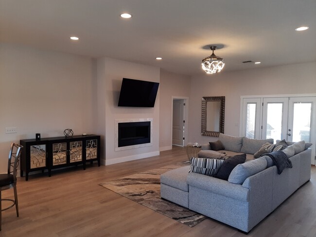 Photo - 1735 Woodridge Dr