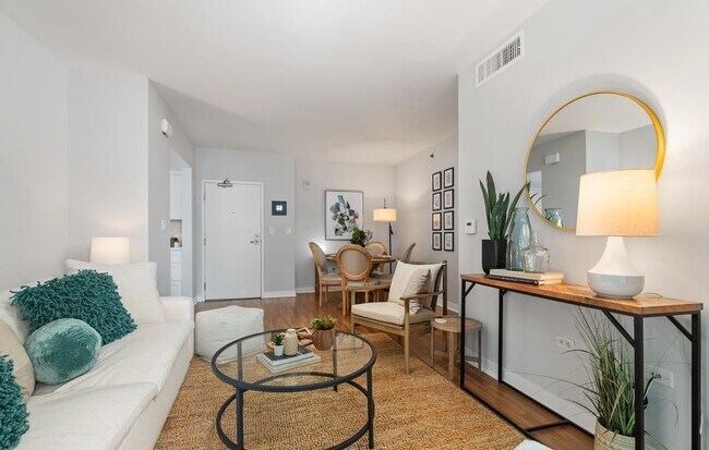 Photo - 425 W Beech St