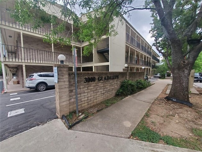 Building Photo - 3000 Guadalupe St Unit 305