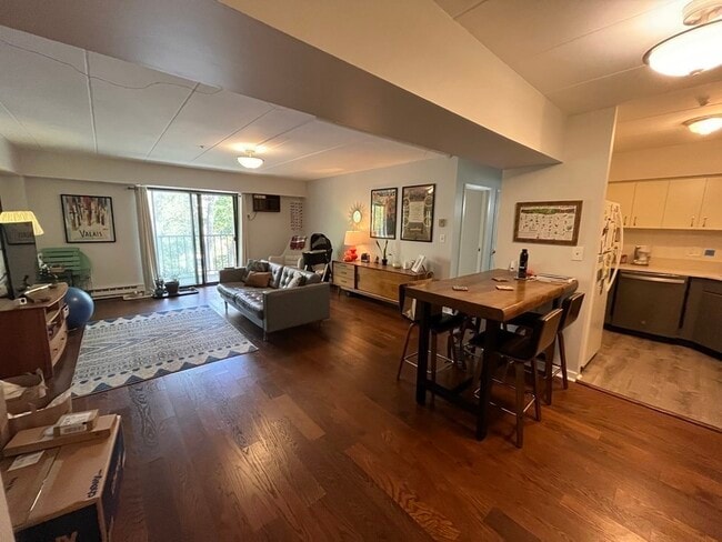 Photo - 135 Pleasant St Unidad 308