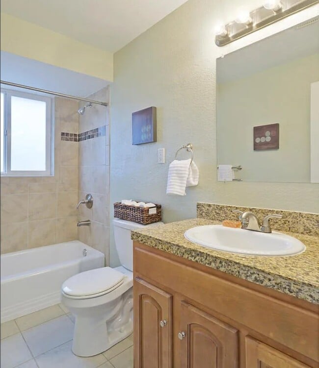 Photo - 5090 Meade St