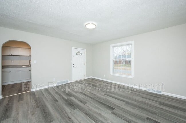 Photo - 3945 Oxford St