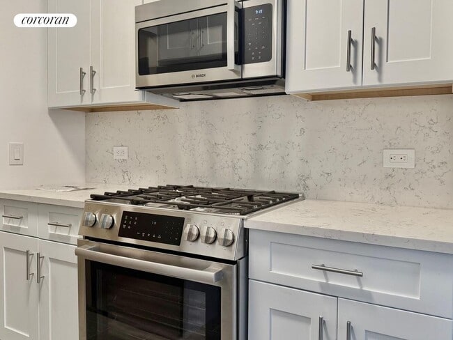 Photo - 210 E 68th St