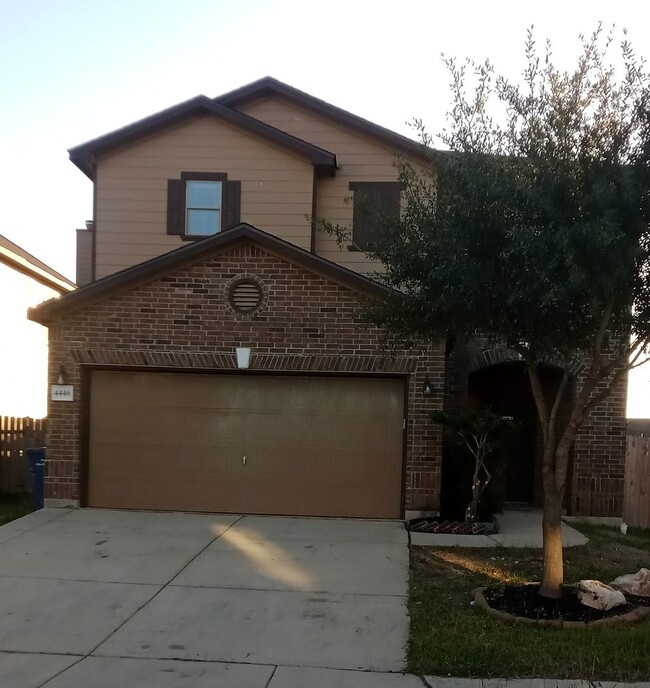 Spacious 3 Bed / 2.5 Bath Home - Spacious 3 Bed / 2.5 Bath Home