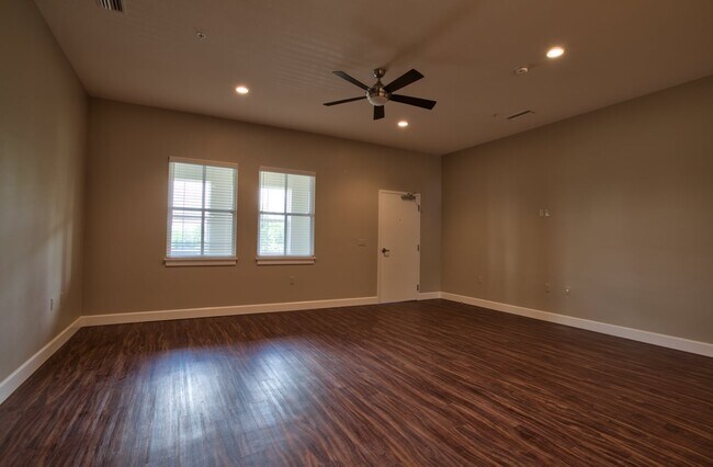 Photo - 1525 W Tennessee St House