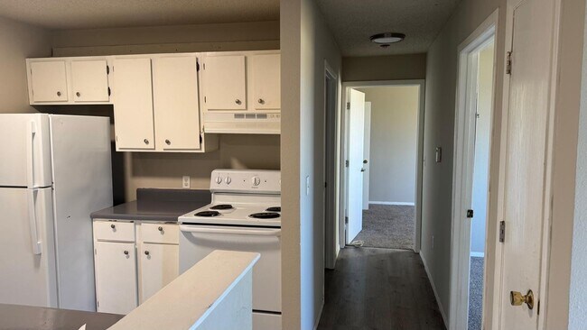 Building Photo - 525 Lilac Ln