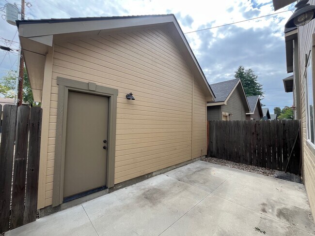 Photo - 2016 S Arcadia St