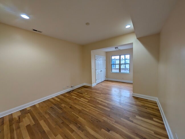 Photo - 4742 N Sawyer Ave Unit #2