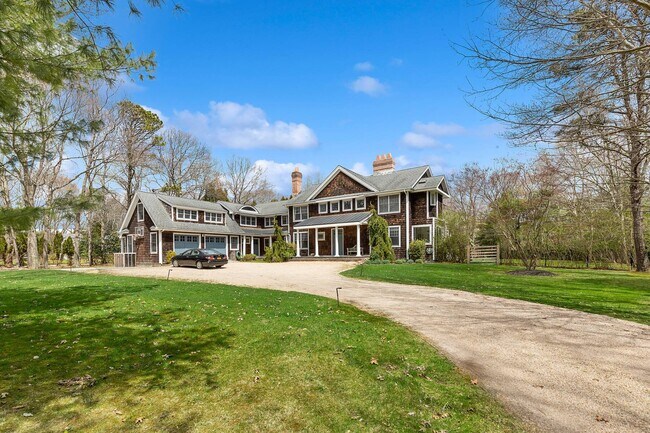 Photo - 68 Wainscott NW Rd