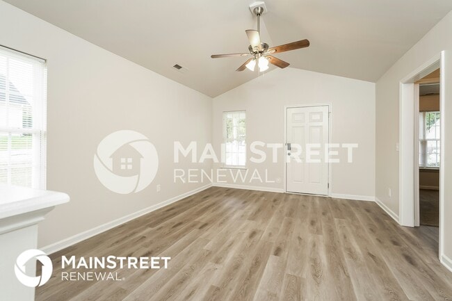 Photo - 2731 Lomond St