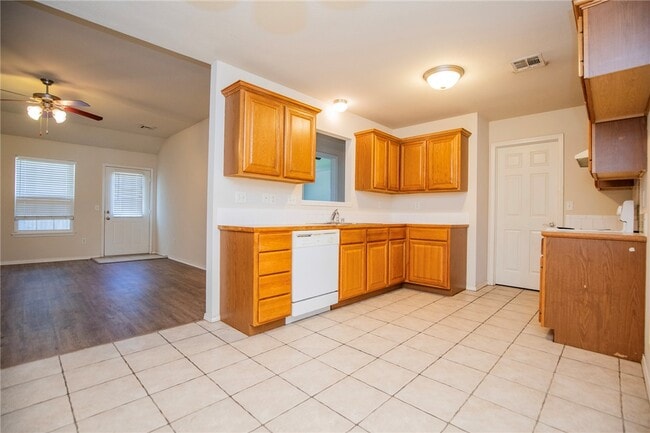 Photo - 610 Maplewood Dr