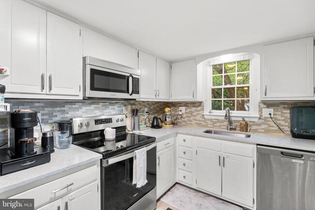 Photo - 702 Hemlock Ct