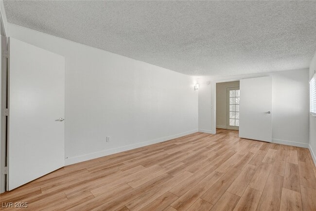 Building Photo - 904 Ambusher St