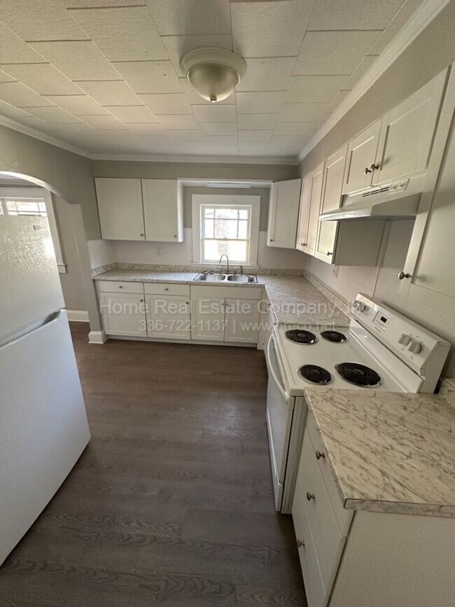 Photo - 4440 Lane St