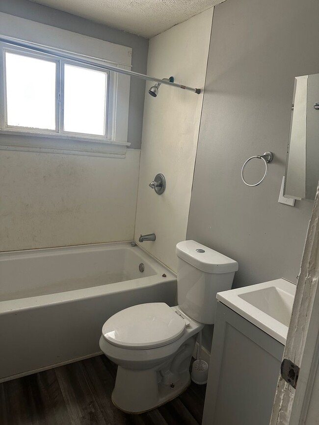 Photo - E104TH 4137/4139 Unit 3