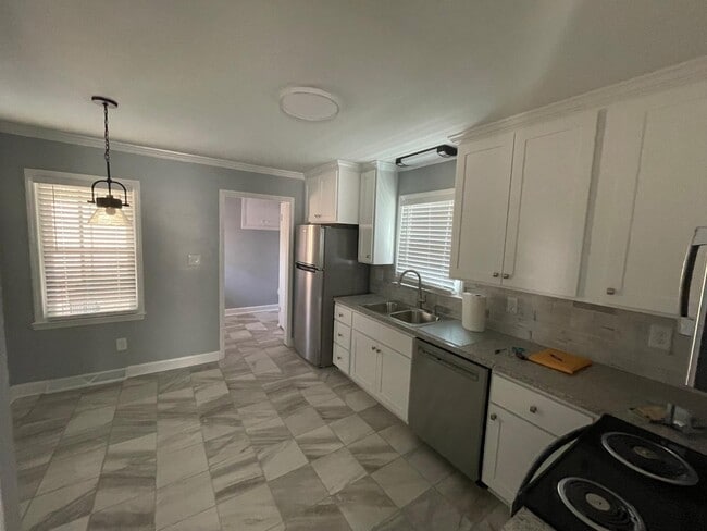 Photo - 1104 Robin Hood Rd