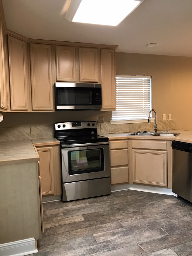 Building Photo - 137 Edie Ann Dr