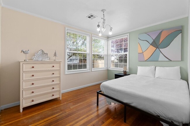 Photo - 1922 Scenic Ave