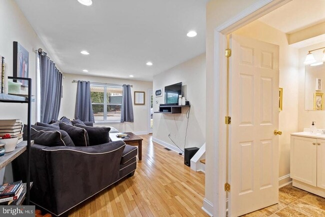 Photo - 994 Upper Gulph Rd