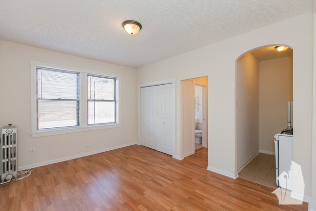 Photo - 839 W Sheridan Rd