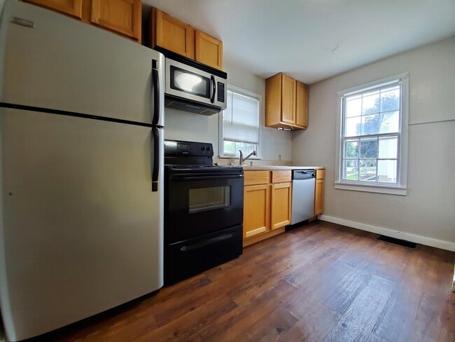 Photo - 1421 3rd St NE