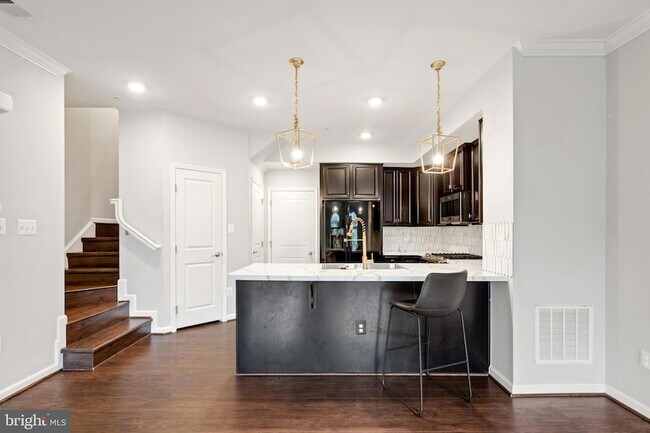 Photo - 5822 Oakdale Vlg Rd