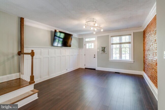Photo - 318 W Grant St