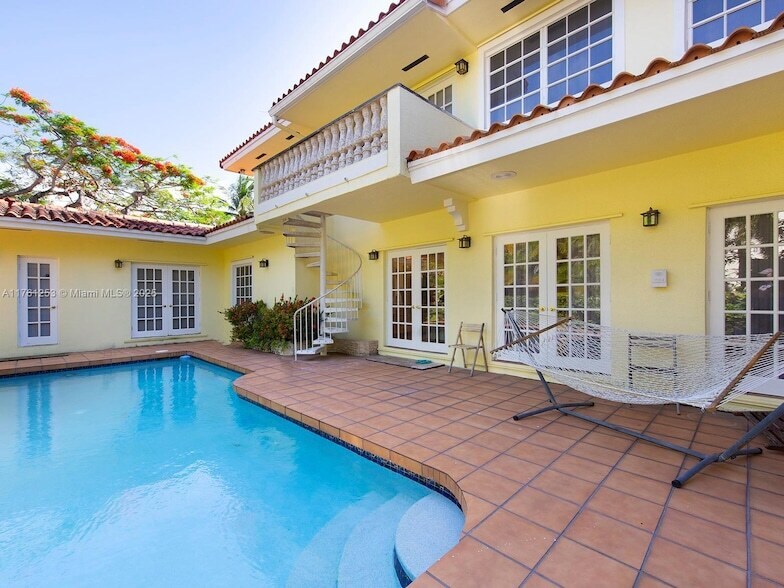 Photo - 650 Alcazar Ave