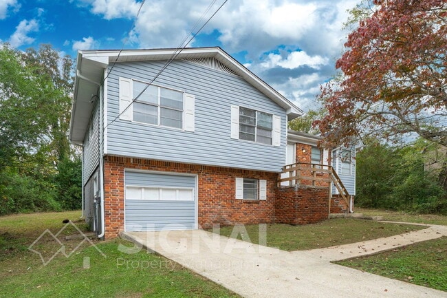 Photo - 2827 Arrowhead Cir NE