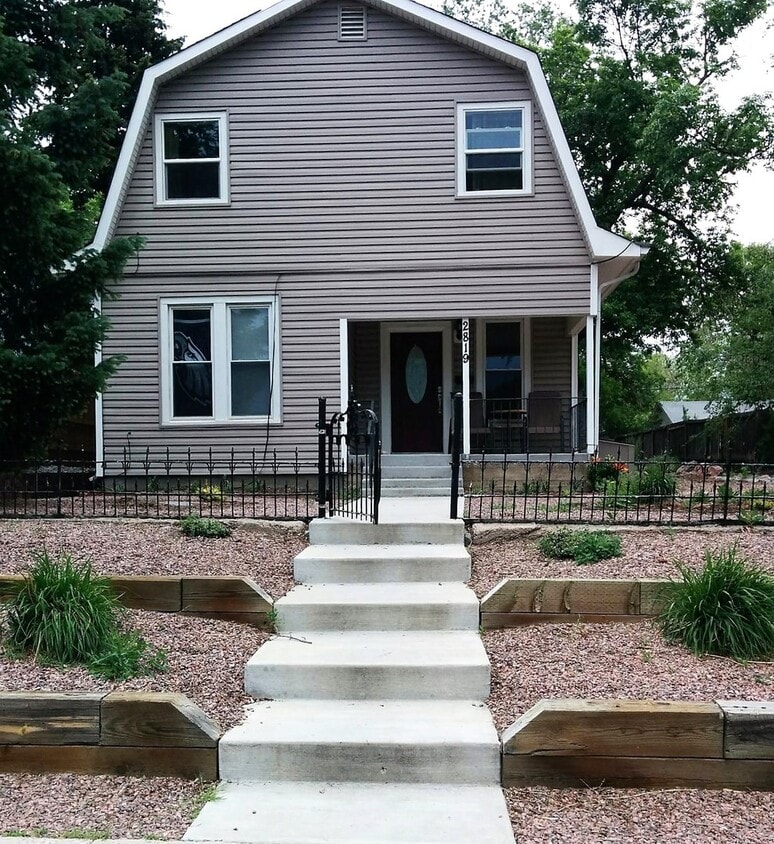 Charming 2 story home available on quiet s... - Charming 2 story home available on quiet s...