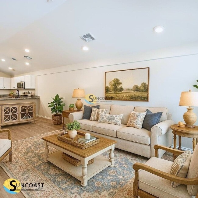 Photo - 815 Pineaire St