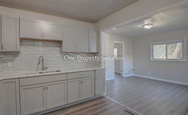 Photo - 2612 Marshalltown Dr