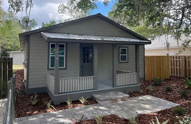 Building Photo - Spacious 3 Bed, 2 Bath Home with Workshop ...