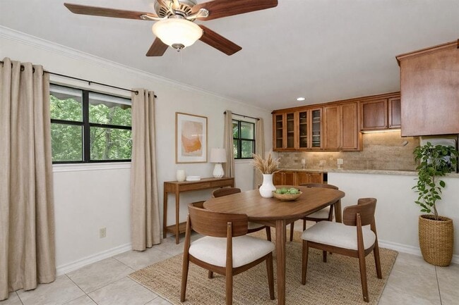 Building Photo - 407 E 45th St Unit 210