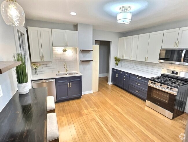 Building Photo - 2634 N Bartlett Ave Unit Upper Rental