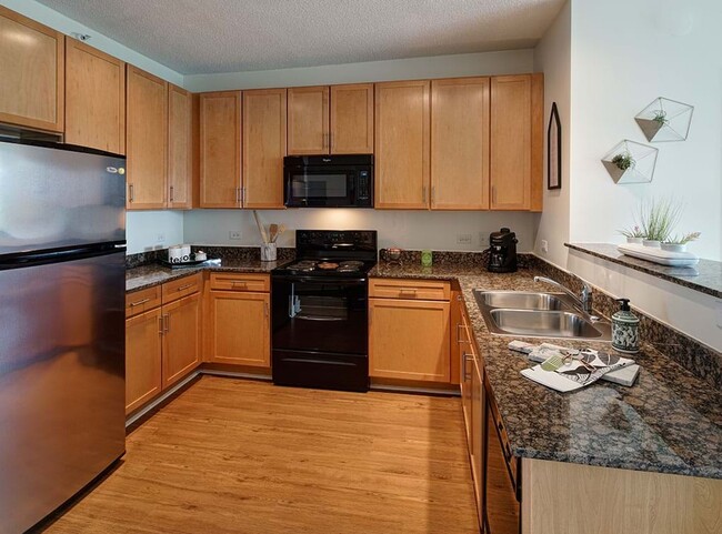 Photo - 914 S Clark St Condo Unit 4